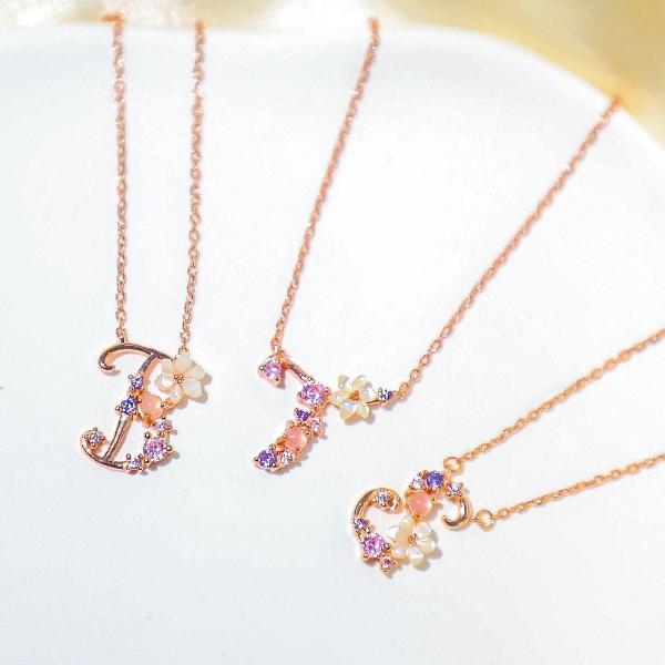 گردنبند حروف