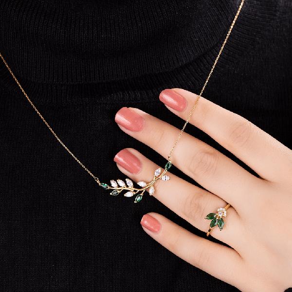 انگشتر طلا با نگین عقیق سبز مدل سه برگ